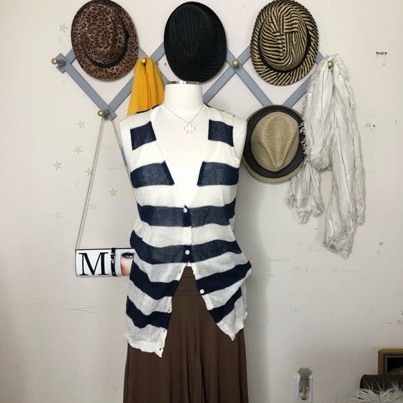 𝅺Forever 21 navy blue striped sweater vest - Picture 4 of 6